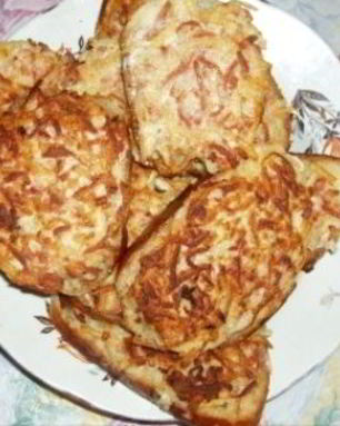 Бутерброды с колбасой и картошкой