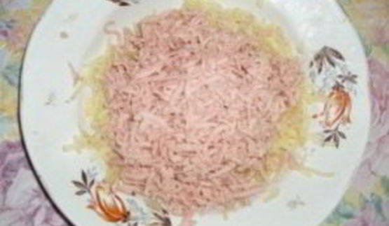 бутерброды с колбасой и картошкой