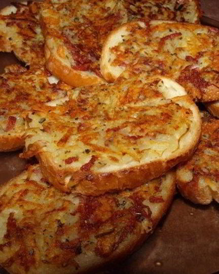 Рецепт бутербродов с колбасой на сковороде