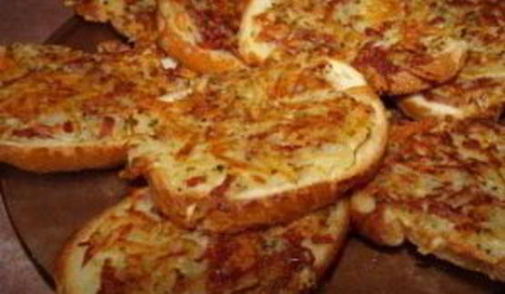 бутерброды с колбасой на сковороде