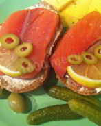 Бутерброды с красной рыбой и маслом