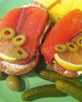 Бутерброды с красной рыбой и маслом