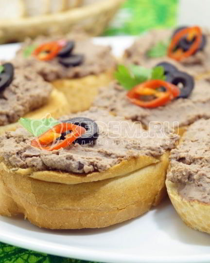 Рецепт бутербродов с паштетом из куриной печени