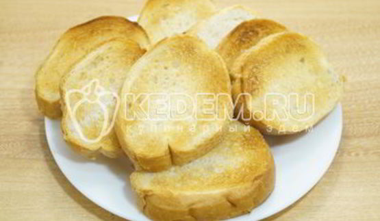 бутерброды с паштетом из куриной печени