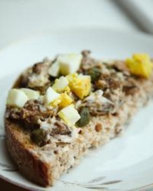 Бутерброды с печенью и яйцом