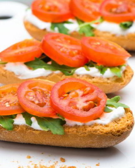 Рецепт бутербродов с помидорами и сыром