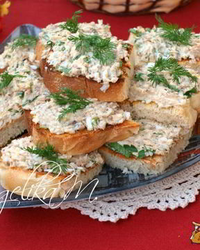 Бутерброды с сардинами и плавленым сыром