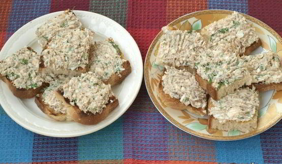 бутерброды с сардинами и плавленым сыром