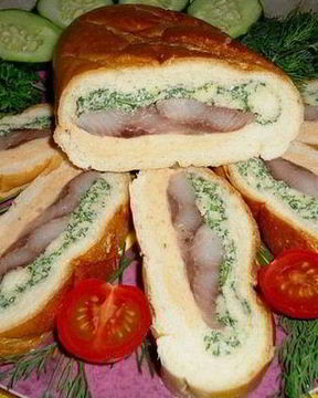 Бутерброды с сельдью и кетчупом