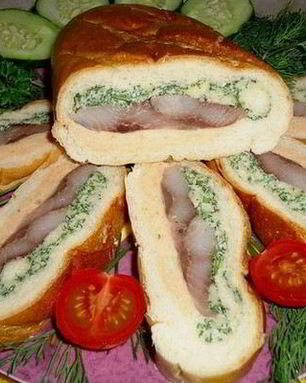 Бутерброды с сельдью и кетчупом