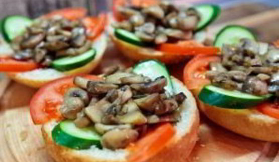 бутерброды с шампиньонами и сыром