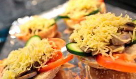 бутерброды с шампиньонами и сыром