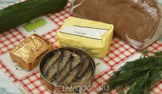 бутерброды со шпротами и сливочным маслом
