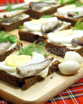 Бутерброды со шпротами