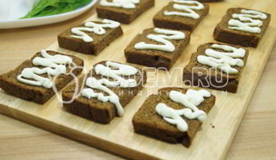 бутерброды со шпротами