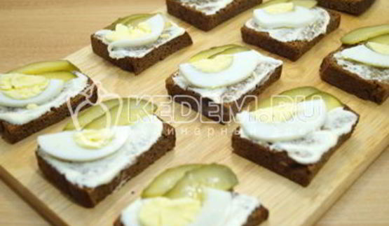 бутерброды со шпротами