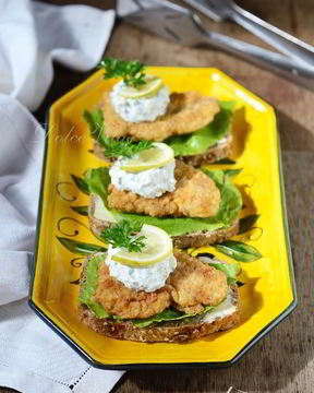 Датский бутерброд с жареным рыбным филе