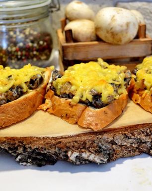 Горячие бутерброды с грибами