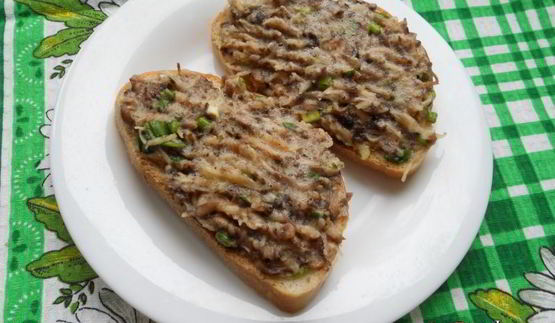 горячие бутерброды с картофелем и грибами