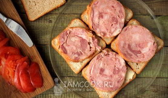 горячие бутерброды с колбасой в микроволновке