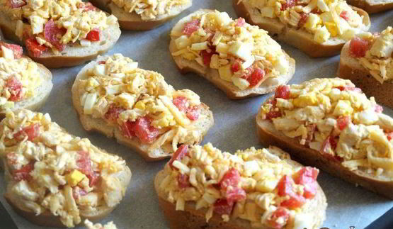 горячие бутерброды с курицей и помидорами