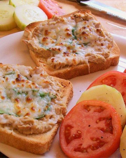 Рецепт горячих бутербродов с тунцом