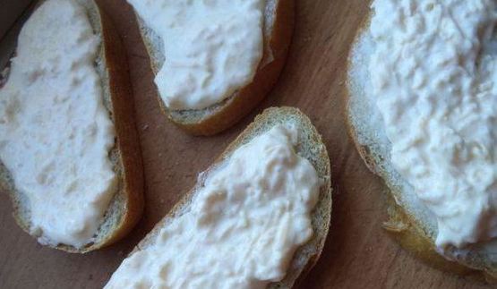 горячие бутерброды со шпротами