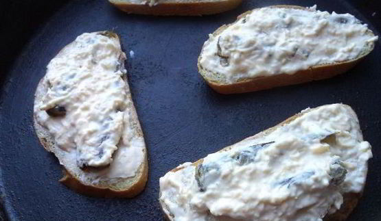 горячие бутерброды со шпротами