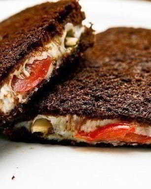 Итальянский бутерброд с сыром и грибами