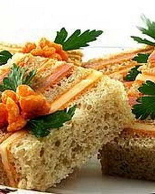 Оригинальный полосатый бутерброд