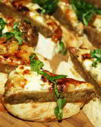 Пикантные бутерброды с говяжьей печенью