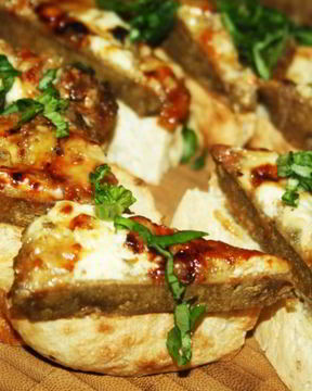 Пикантные бутерброды с говяжьей печенью