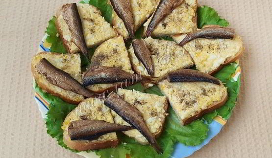 праздничные бутерброды со шпротами