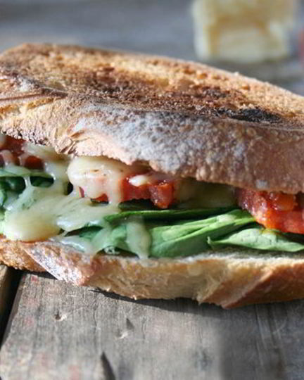 Рецепт улетных бутербродов с колбасой и сыром