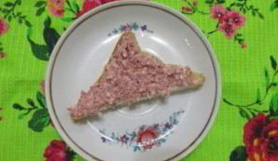 закрытые бутерброды с сыром и колбасой