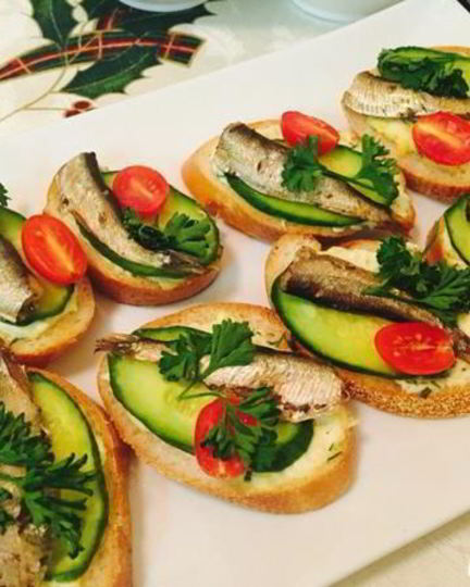 Рецепт закусочных бутербродов со шпротами