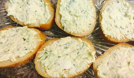 закусочные бутерброды со шпротами