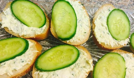 закусочные бутерброды со шпротами