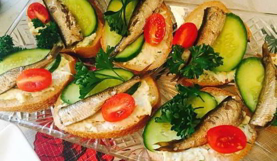 закусочные бутерброды со шпротами