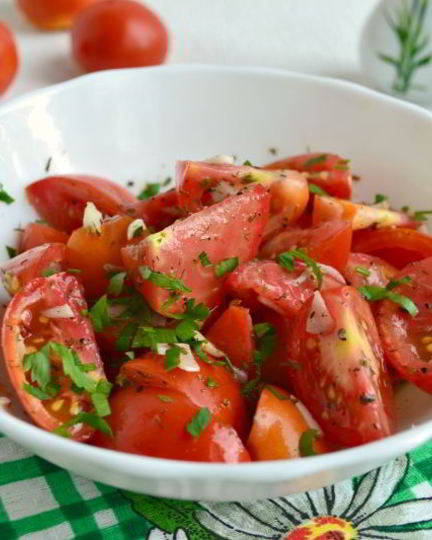 Рецепт быстрых маринованных помидоров с чесноком