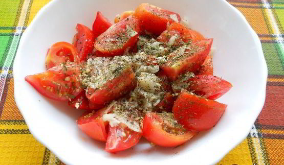 быстрые маринованные помидоры с чесноком