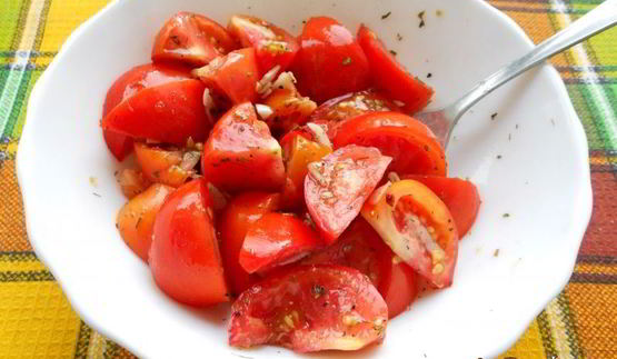 быстрые маринованные помидоры с чесноком