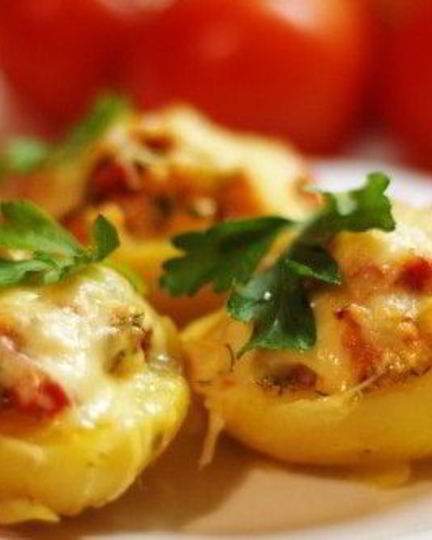 Рецепт фаршированного картофеля с курицей, помидорами и сыром