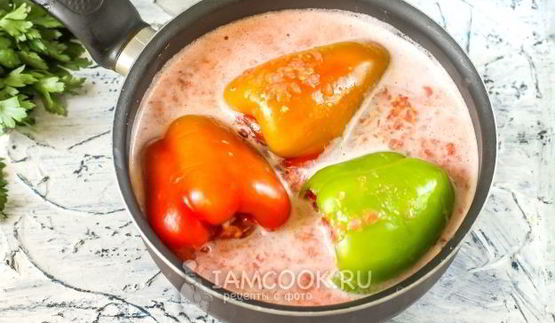 фаршированные перцы в томатном соусе