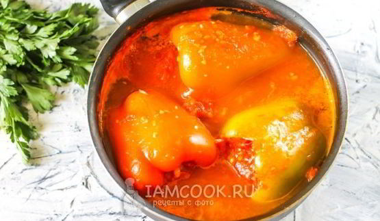 фаршированные перцы в томатном соусе