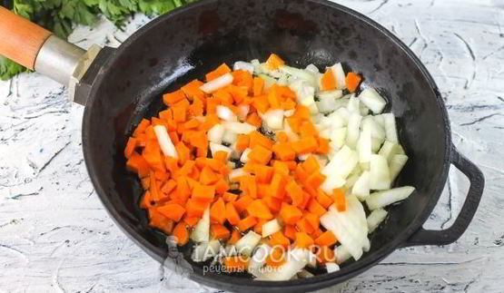 фаршированные перцы в томатном соусе