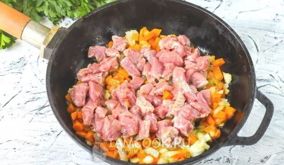 фаршированные перцы в томатном соусе