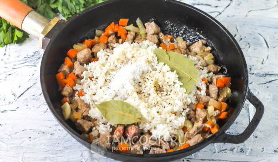 фаршированные перцы в томатном соусе