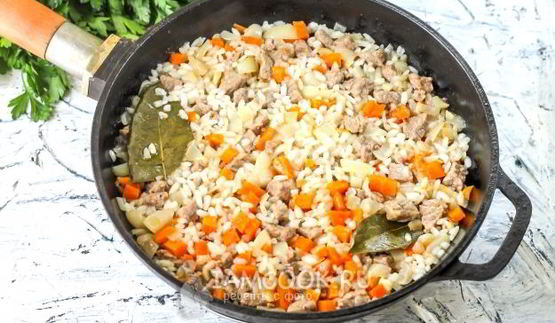 фаршированные перцы в томатном соусе