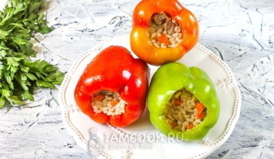 фаршированные перцы в томатном соусе